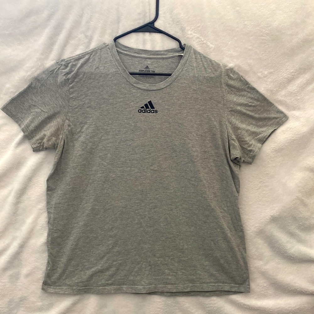 Men’s Adidas Amplifier T-shirt-size XL